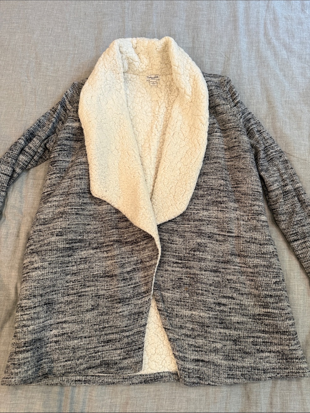 Splendid Gray Knit Open-Front Cardigan with Cream Sherpa Collar